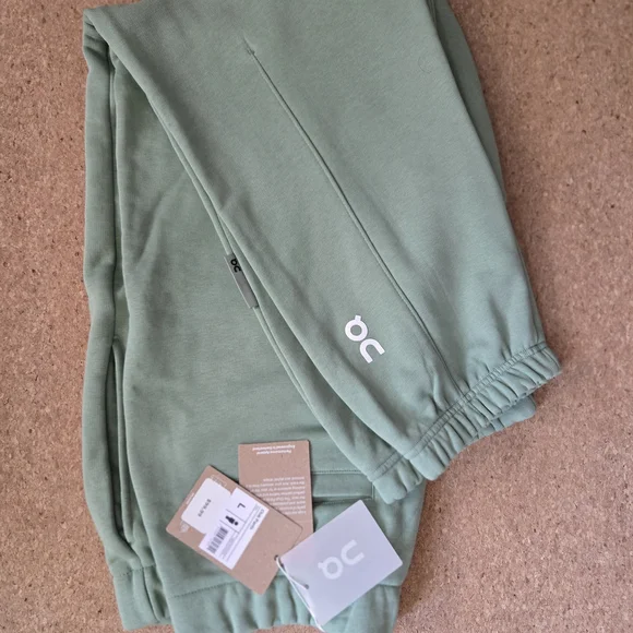 On Running Men's Club Pants, sweatpants, Joggers L - Men's Large NWT - Picture 7 of 11